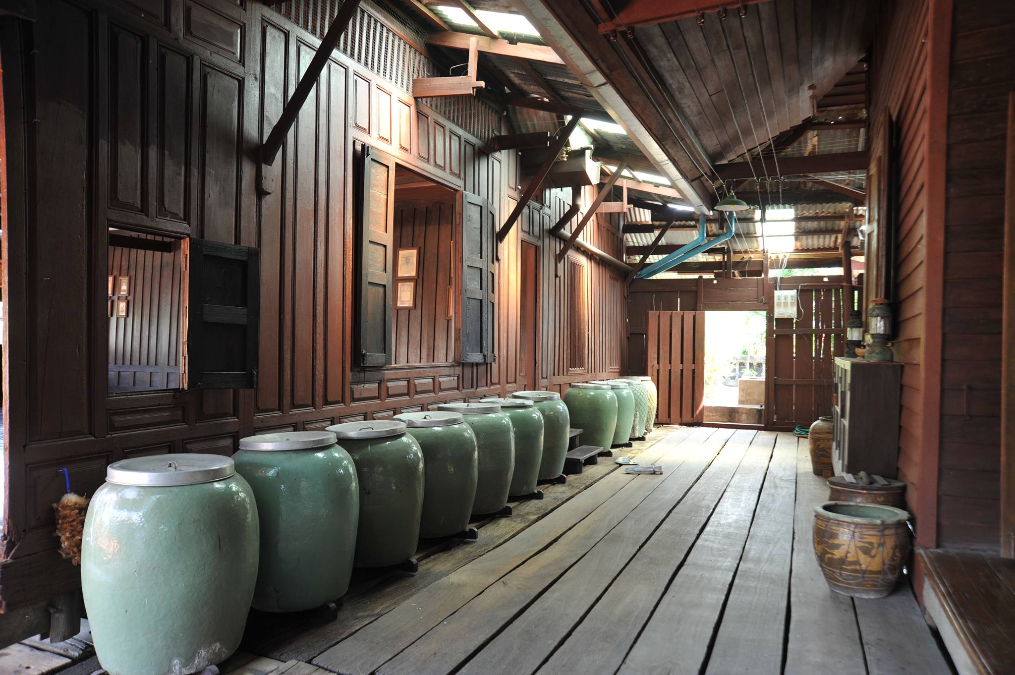 โอ่งของคุณยายหยี่ และบ่อน้ำของคุณตาชำนาญ